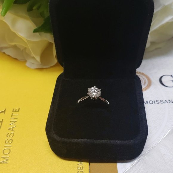 1 Carat Moissanite Ring with 925 Sterling Silver Band- RESIZABLE RING - Picture 1 of 6